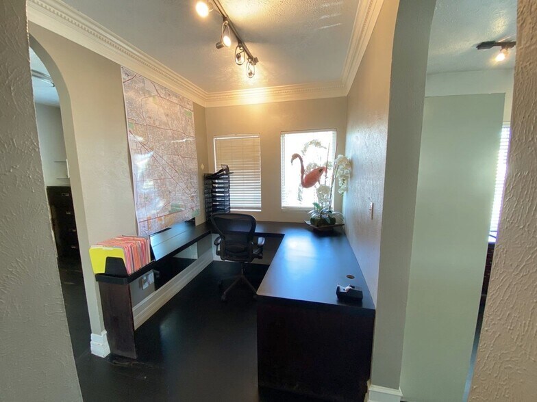 More Photos Of 1635 Richmond Ave, Houston Office Residential For Sale