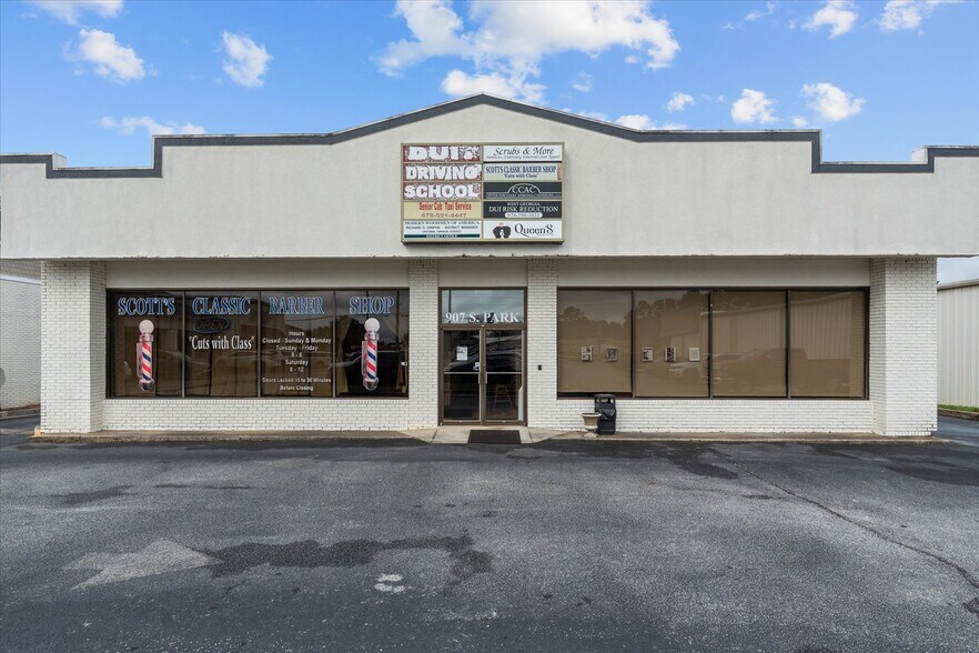 More Photos Of 907-909 S Park St, Carrollton Unknown For Lease