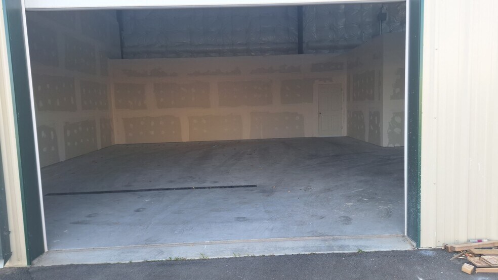More Photos Of 282 Malibu St, Castle Rock Light Manufacturing For Sale