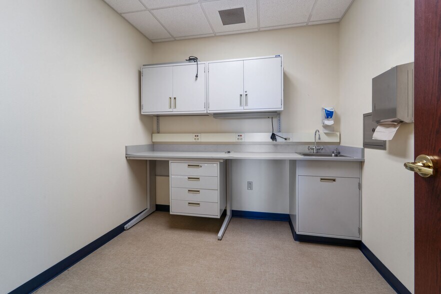 More Photos Of 790 Eastgate Dr, Ripon Medical For Sale