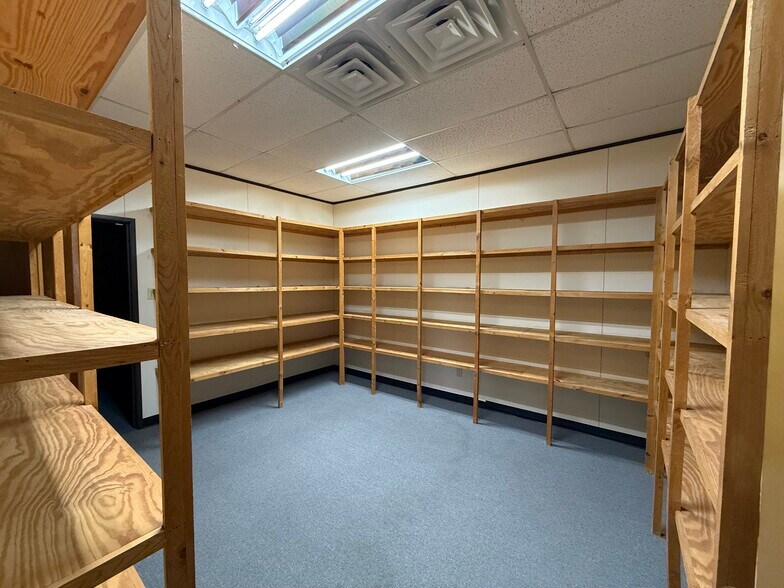 More Photos Of 1606 Headway Cir, Austin Light Manufacturing For Lease