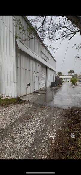 More Photos Of 610 N Dixie Hwy, Lantana Light Distribution For Sale