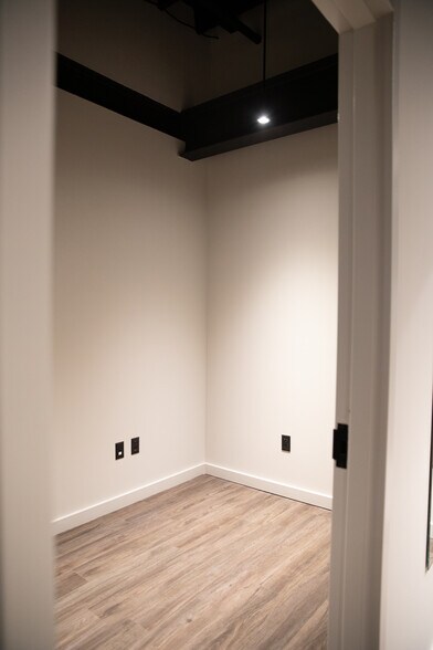 More Photos Of 443 E Grand Ave, Beloit Storefront Retail Office For Lease