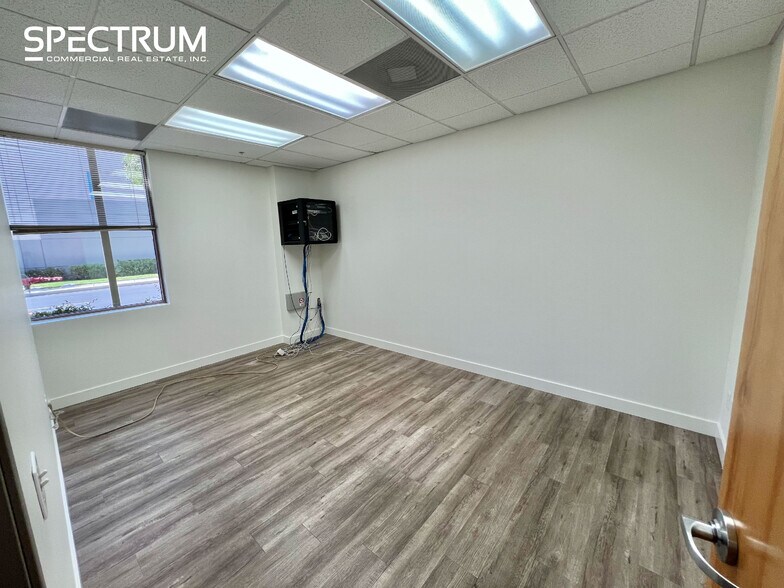 More Photos Of 26465 Summit Cir, Santa Clarita Warehouse For Lease