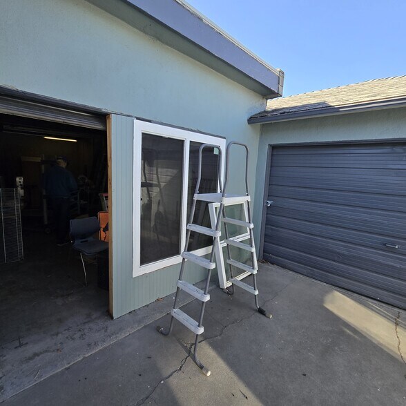 More Photos Of 15709 Bellflower Blvd, Bellflower General Retail For Sale