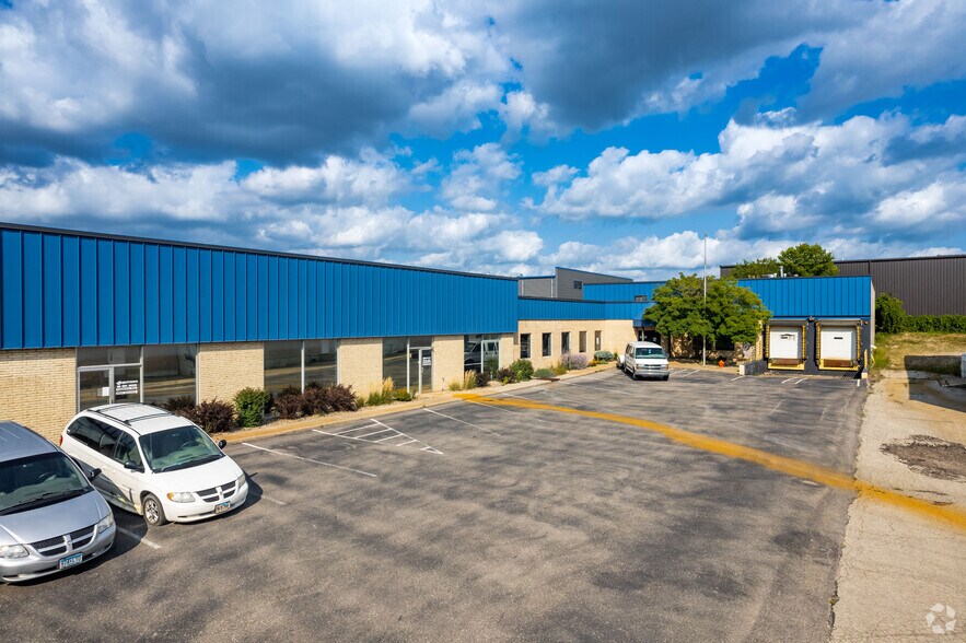 More Photos Of 1304 Valleyhigh Dr NW, Rochester Showroom For Sale