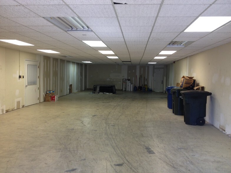 More Photos Of 206 Broadway St, Durham Warehouse For Lease