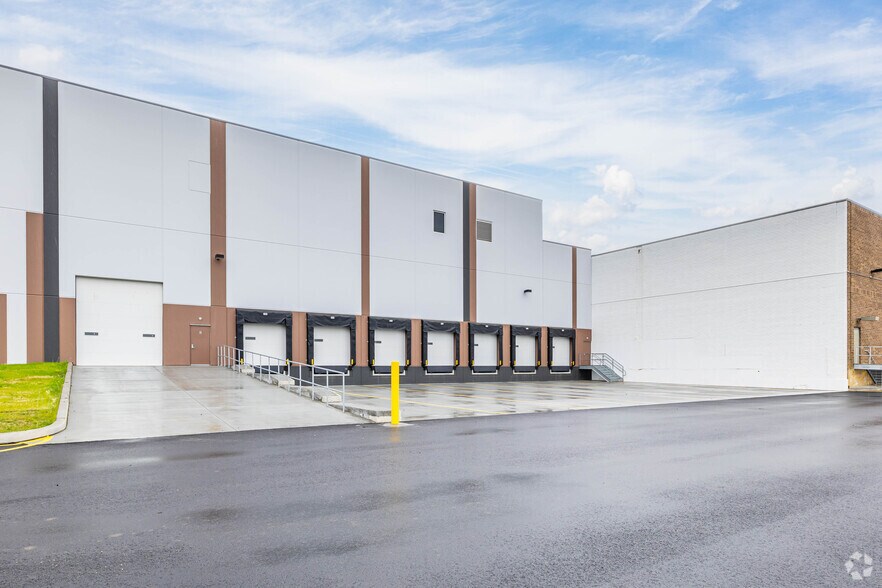 More Photos Of 473 Ridge Rd, South Brunswick Warehouse For Lease