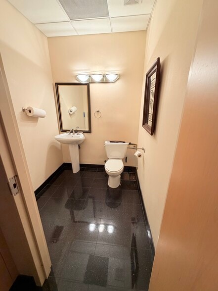 More Photos Of 1239 E Newport Center Dr, Deerfield Beach Office For Sale