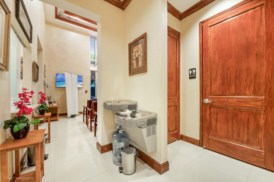 More Photos Of 135 San Lorenzo Ave, Coral Gables Office For Sale