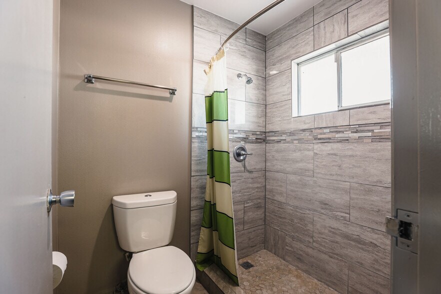 More Photos Of 1350 W Main St, Barstow Hotel For Sale