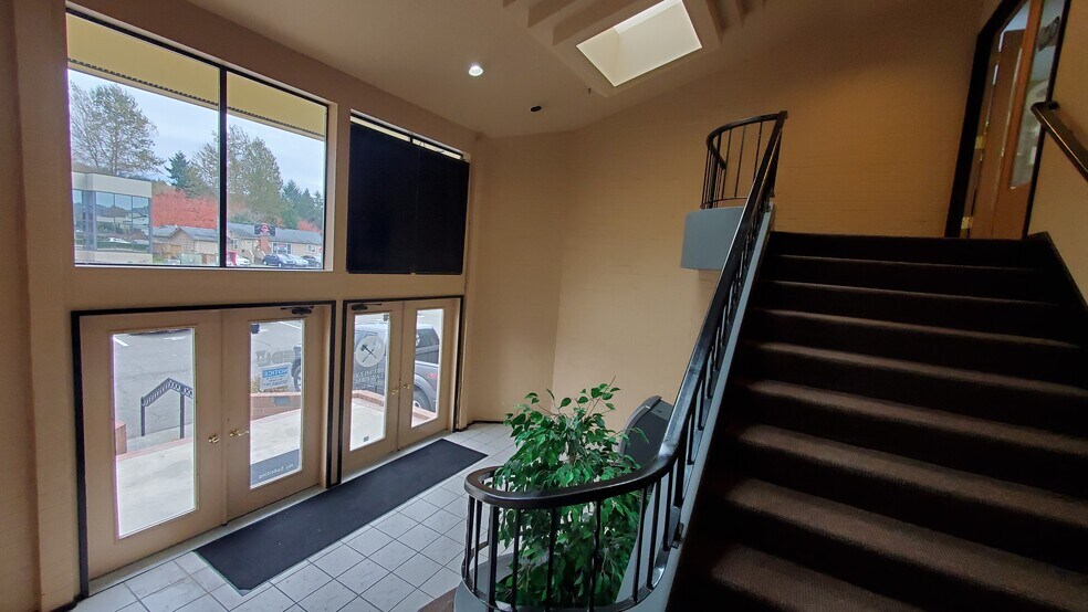 More Photos Of 1303 Central Ave S, Kent Showroom For Lease