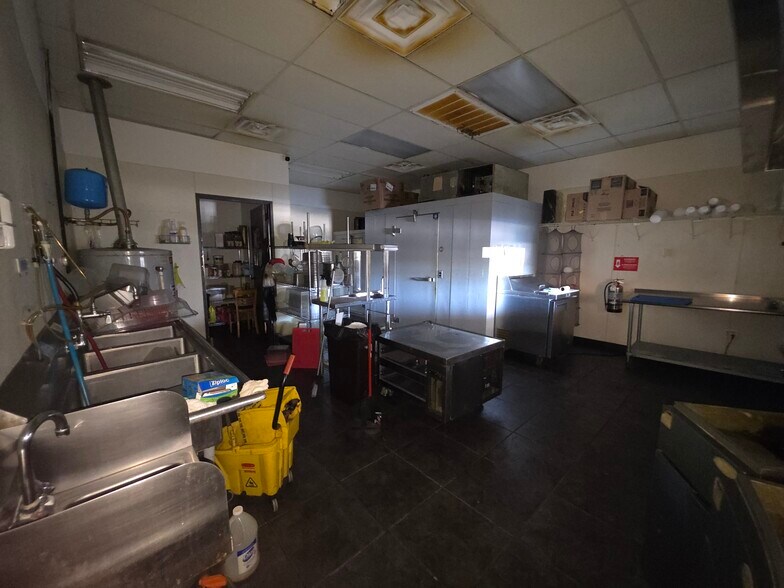 More Photos Of 9025 N Sam Houston Pky E, Humble Unknown For Lease