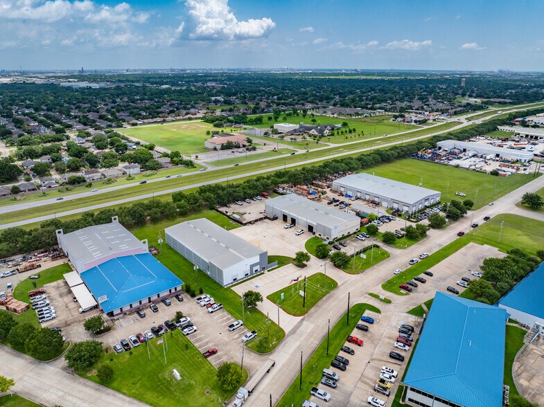 More Photos Of 9407 New Century Dr, Pasadena Warehouse For Lease