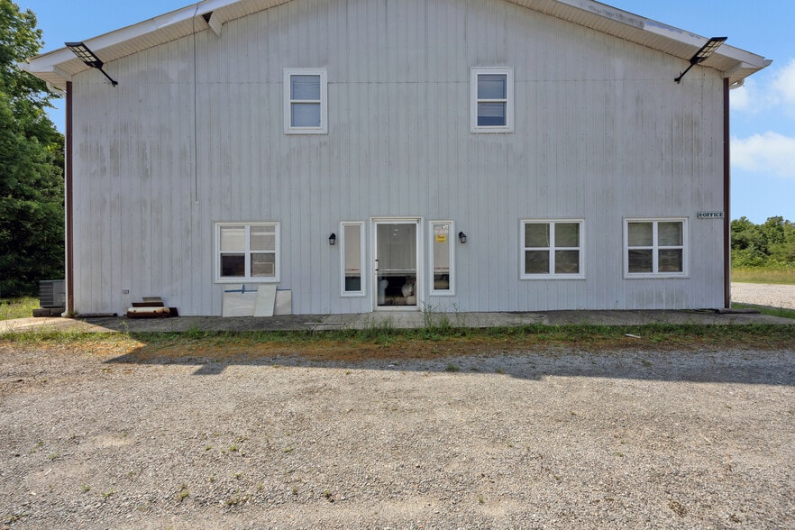 More Photos Of 3548 Cumberland Rd, Cumberland Warehouse For Sale