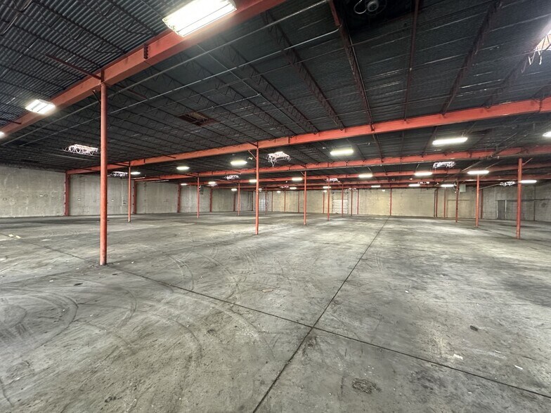 More Photos Of 2000 E Roosevelt Rd, Little Rock Warehouse For Sale
