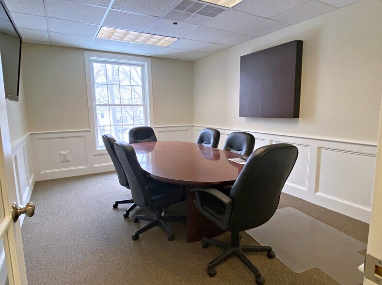 More Photos Of 8 Cedar St, Woburn Medical For Lease