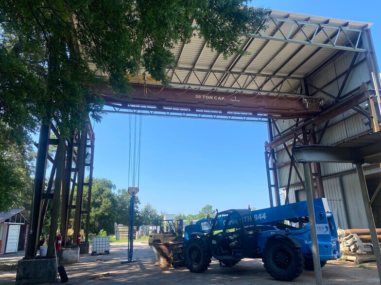 More Photos Of 3051 Faye Rd, Jacksonville Warehouse For Lease