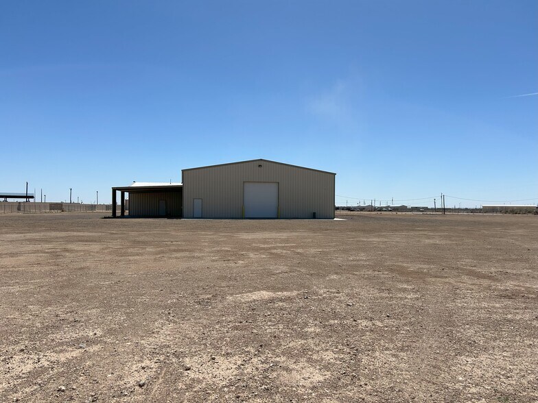 More Photos Of 1389 Oil Mil Rd, Pecos Warehouse For Lease