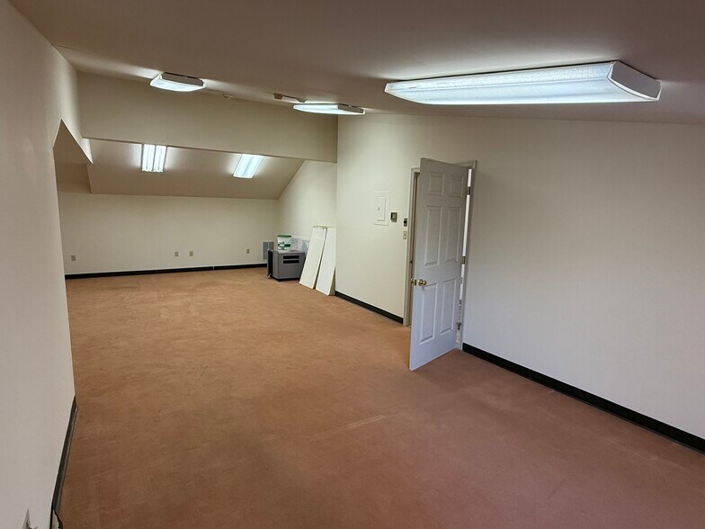 More Photos Of 403 Chatham Sq, Fredericksburg Office For Sale