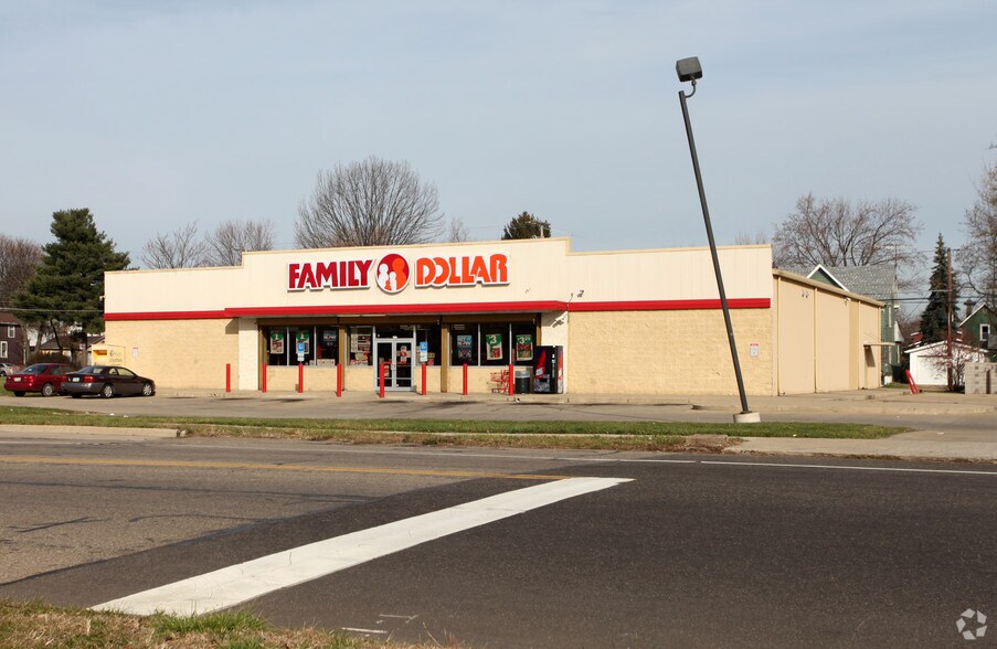 Primary Photo Of 1617 Tuscarawas St E, Canton Freestanding For Lease