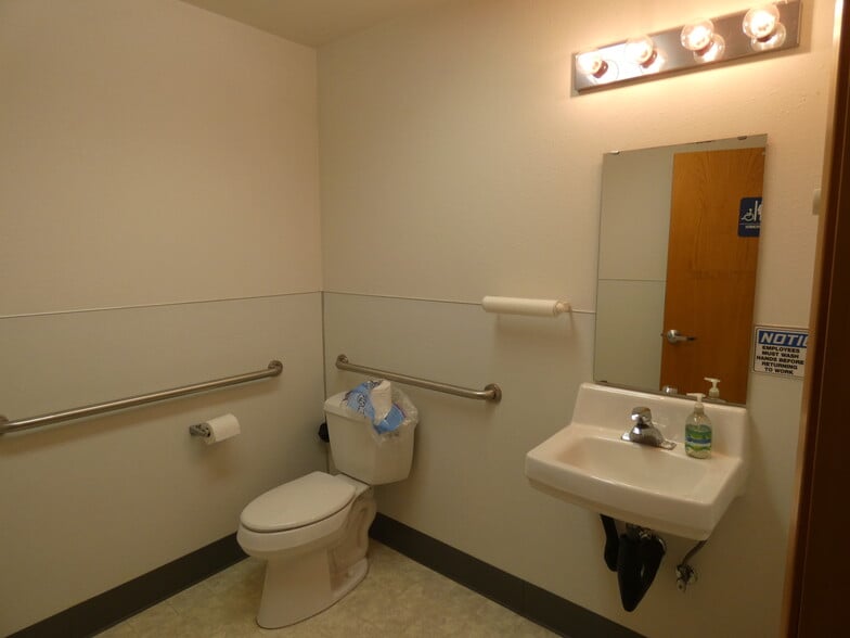 More Photos Of 181 William White way, Shelton Warehouse For Lease