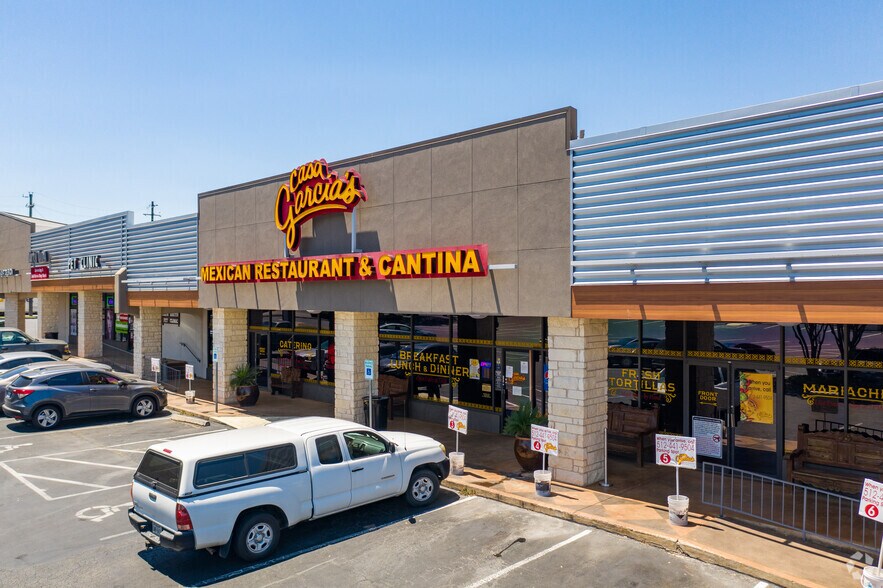 More Photos Of 1901 W William Cannon Dr, Austin Freestanding For Lease