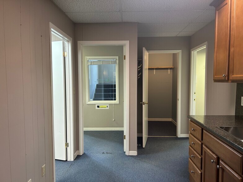 More Photos Of 191 Queensway W, Simcoe Office For Lease