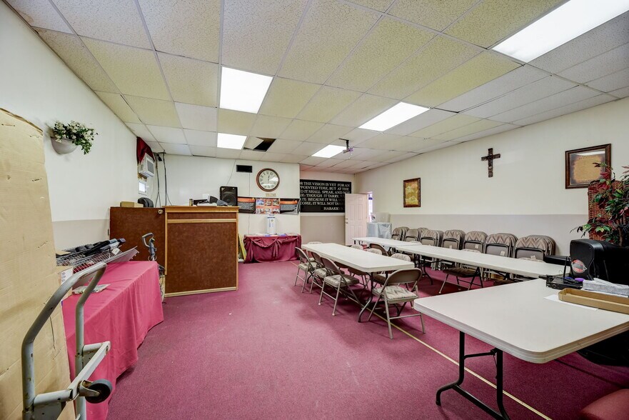 2705 Hone Ave, Bronx, NY 10469 Storefront For Sale