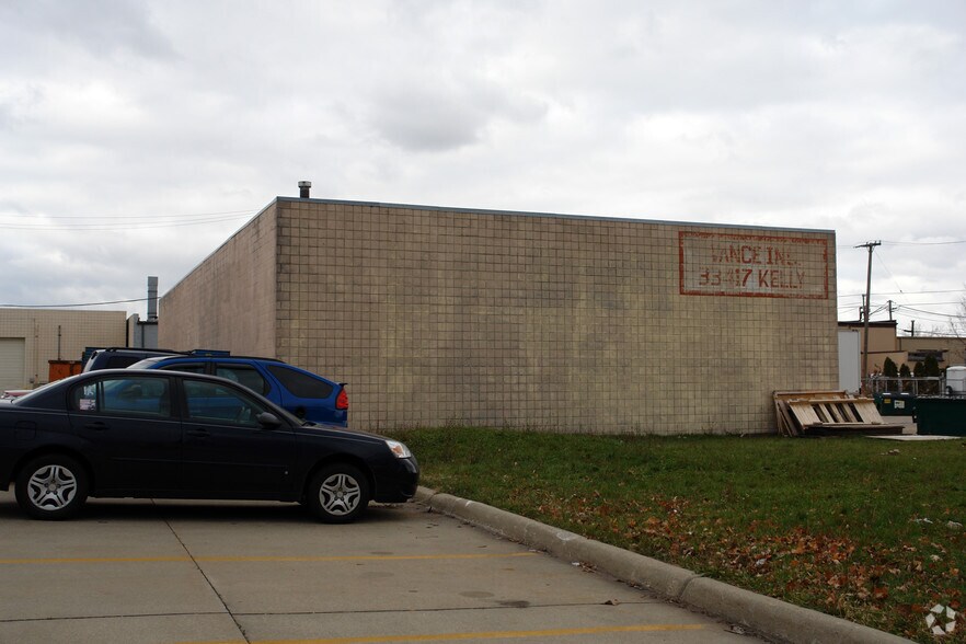 More Photos Of 33417-33419 Kelly Rd, Fraser Industrial For Sale