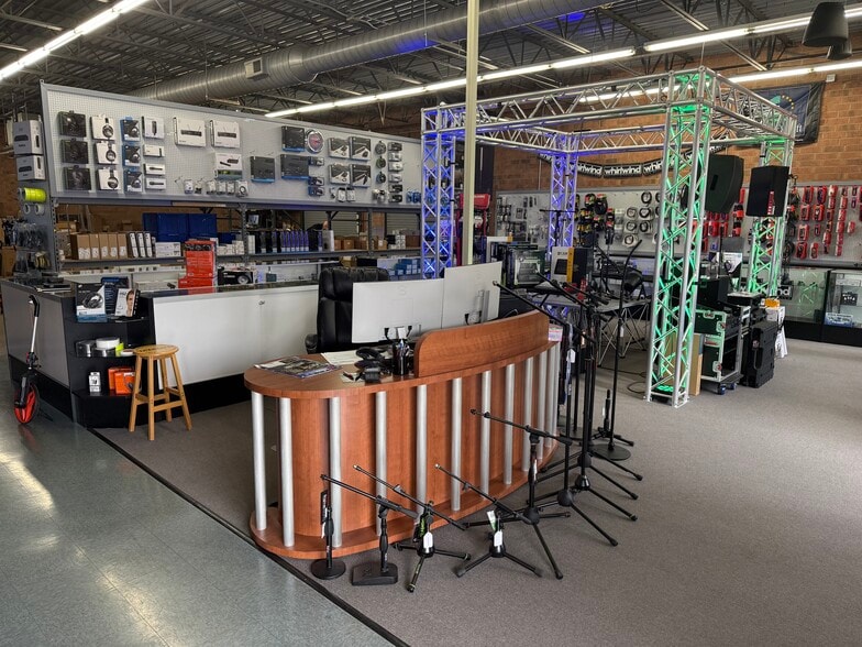 More Photos Of 1920 Freedom Dr, Charlotte Warehouse For Lease