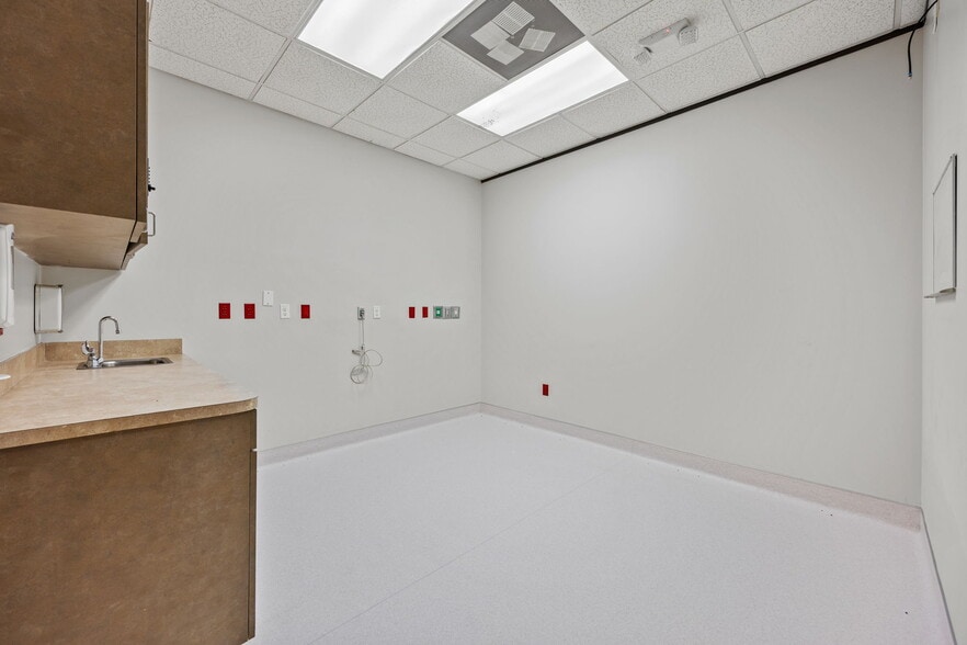 More Photos Of 2710 Western Center Blvd, Fort Worth Medical For Sale