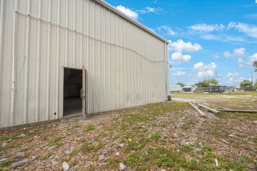 More Photos Of 9161 131st Pl N, Largo Warehouse For Lease