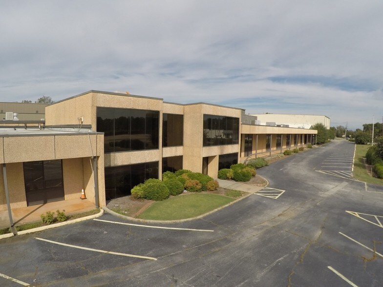 More Photos Of 535 Macon St, McDonough Manufacturing For Lease