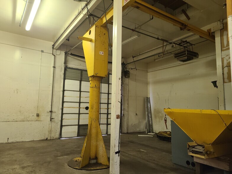 More Photos Of 410 W Enterprise Rd, Shelton Warehouse For Lease