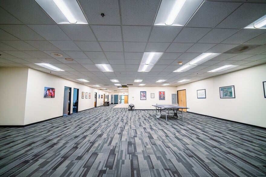 More Photos Of 1385 Park Center Dr, Vista Light Manufacturing For Sale