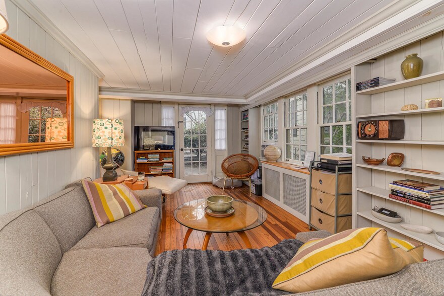 More Photos Of 145 Melrose Ave, Tryon Apartments For Sale