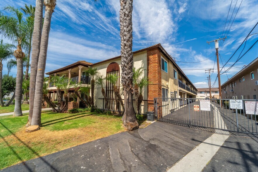 More Photos Of 2221 E Lenita Ln, Santa Ana Apartments For Sale