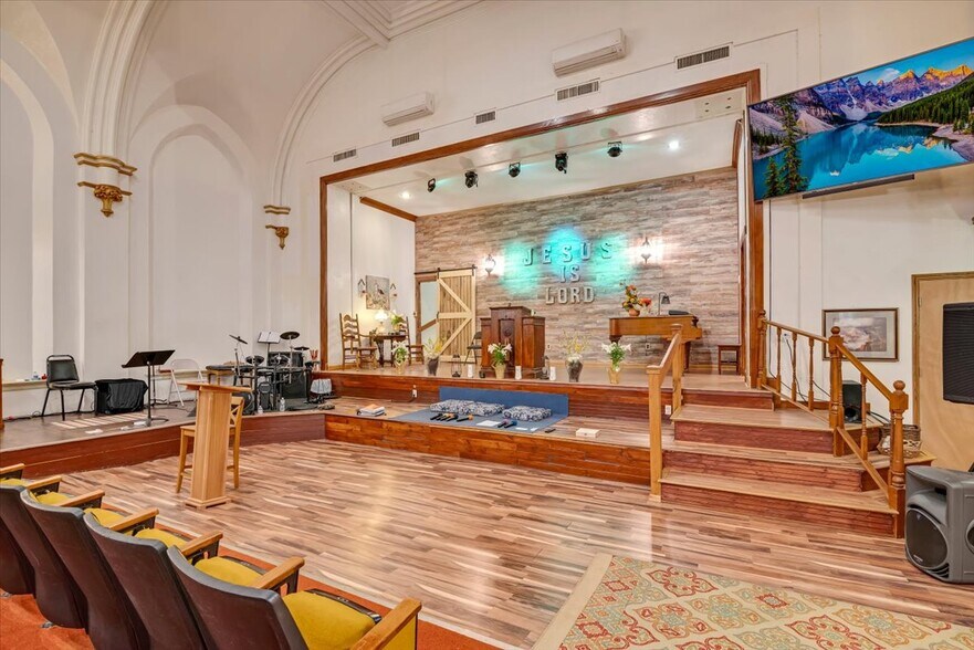 More Photos Of 837 W Linden St, Allentown Religious Facility For Sale