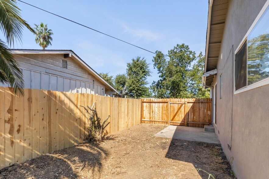 More Photos Of 7656 23rd St, Sacramento Multifamily For Sale