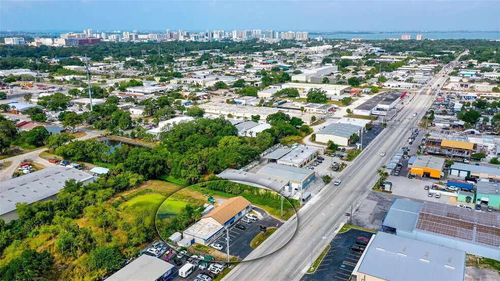 More Photos Of 2430 17th St, Sarasota Freestanding For Sale