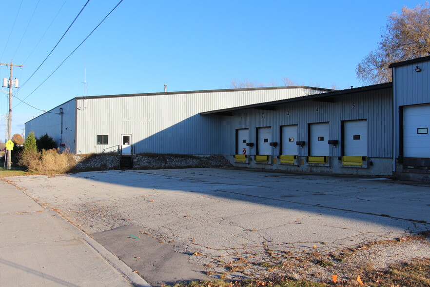 Primary Photo Of 815-925 E Albert Dr, Manitowoc Warehouse For Lease