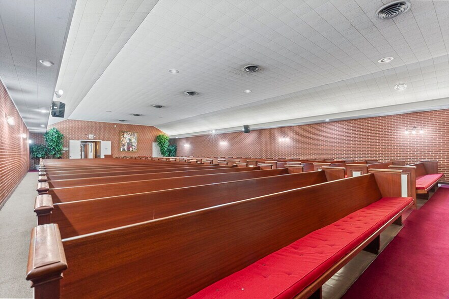 More Photos Of 403 W Sterling St, Baytown Funeral Home For Sale