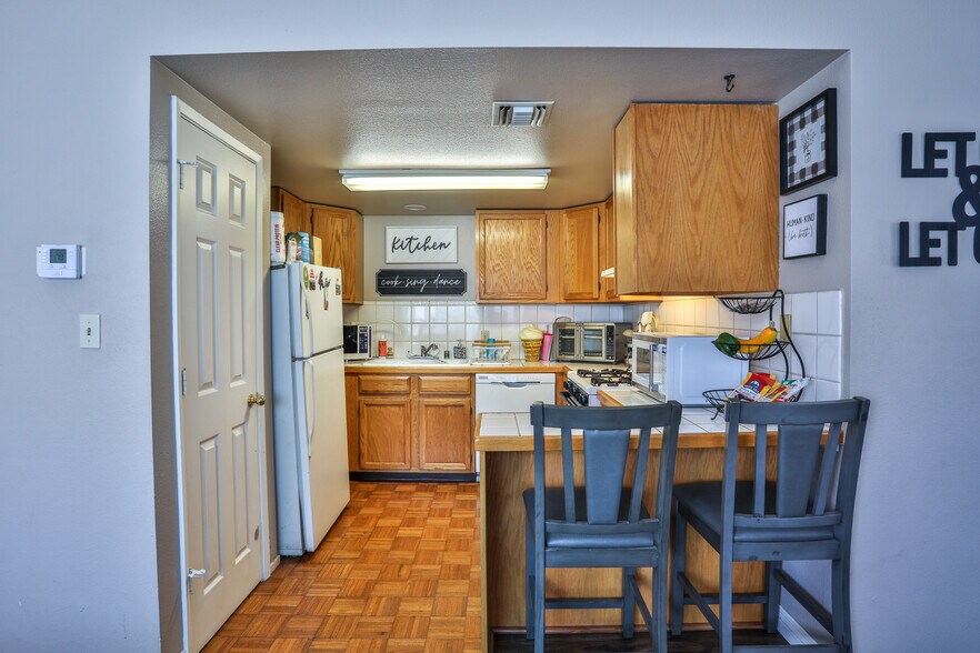 More Photos Of 306 E Foothill Blvd, Glendora Apartments For Sale