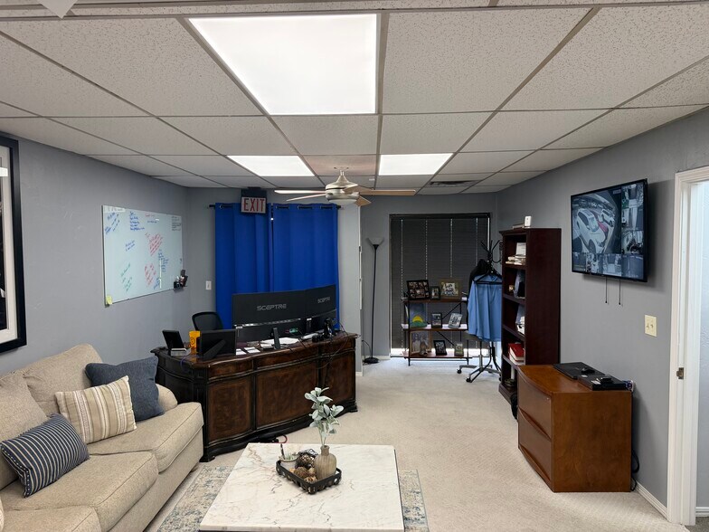 More Photos Of 11902 N Pennsylvania Ave, Oklahoma City Office For Lease
