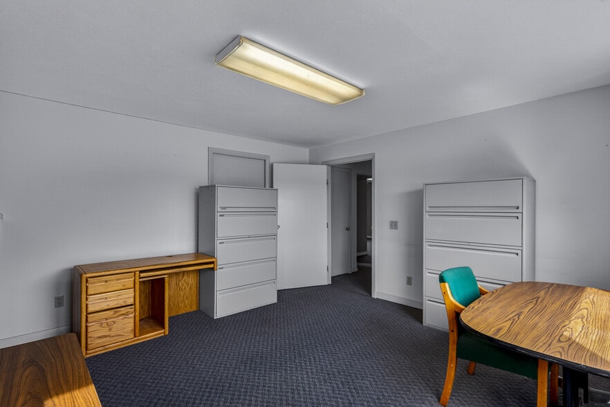 More Photos Of 62 Hyde Ave, Vernon Storefront Retail Office For Lease