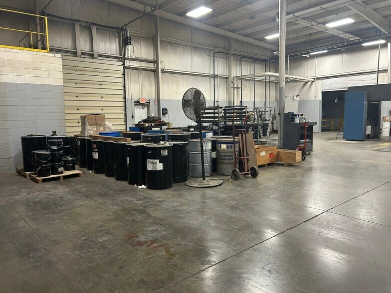 More Photos Of 3340-3350 Main St, Ravenna Light Manufacturing For Sale