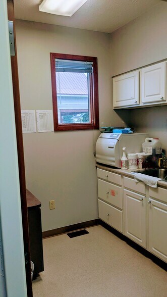 More Photos Of 101 Cross St, Waveland Office For Sale
