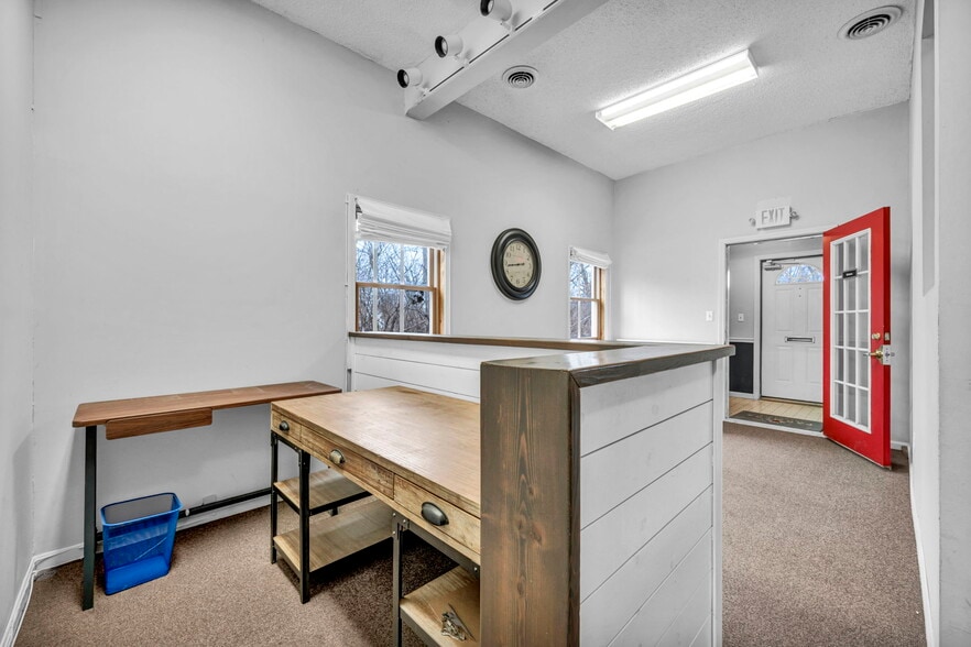 More Photos Of 4020-4028 Colorado Ave, Sheffield Storefront Retail Office For Sale