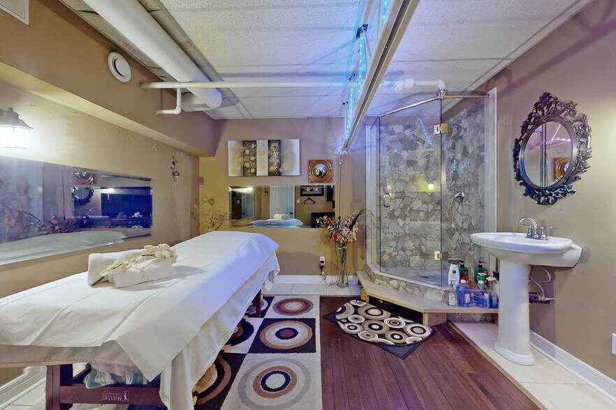 More Photos Of 4801 Keele St, Toronto Warehouse For Sale